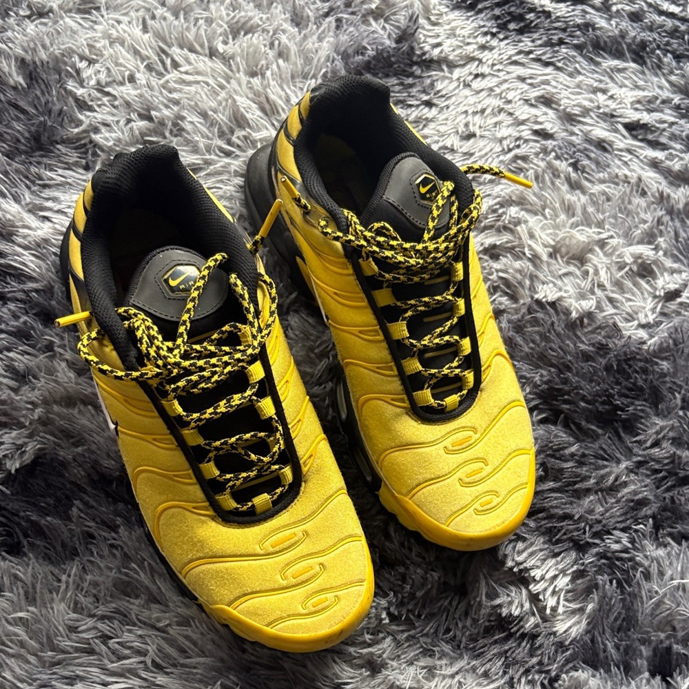 Nike Yellow and Black Men's Sneakers